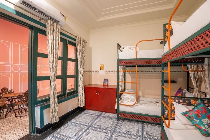 Room 14 of 90