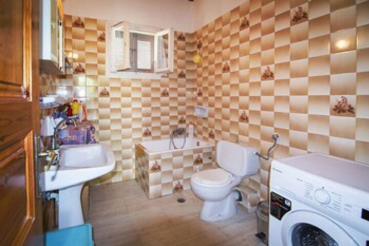 Room 4 of 34