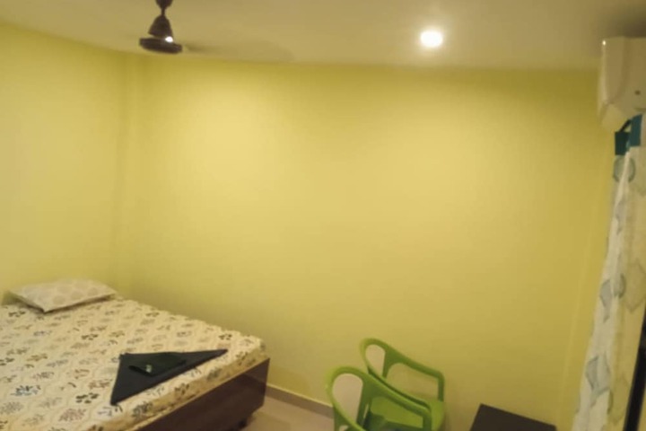 Room 8 of 12
