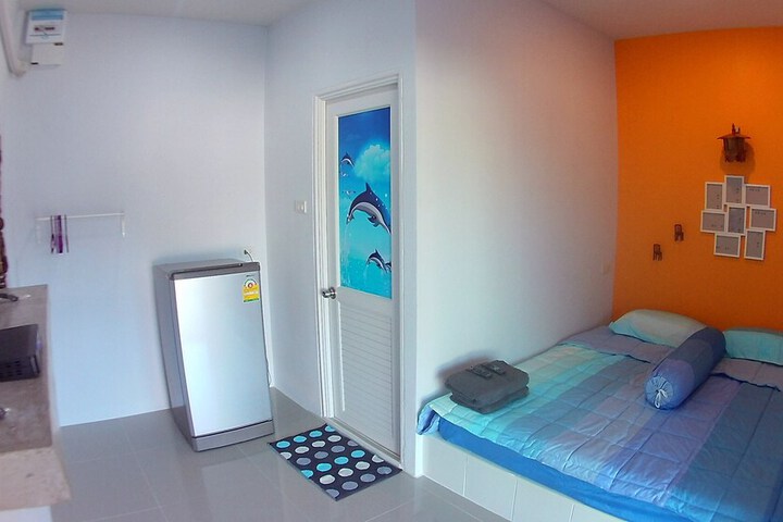 Room 6 of 18