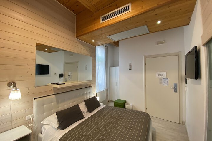 Room 9 of 86