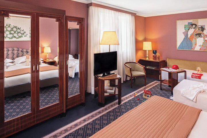 Room 27 of 119
