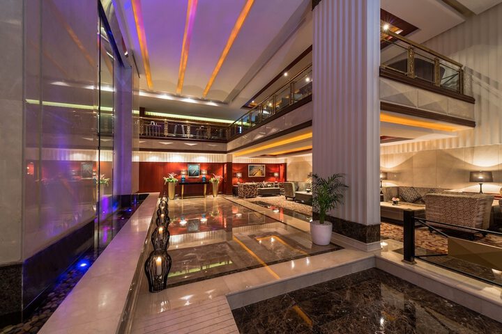 Entrance & Lobby