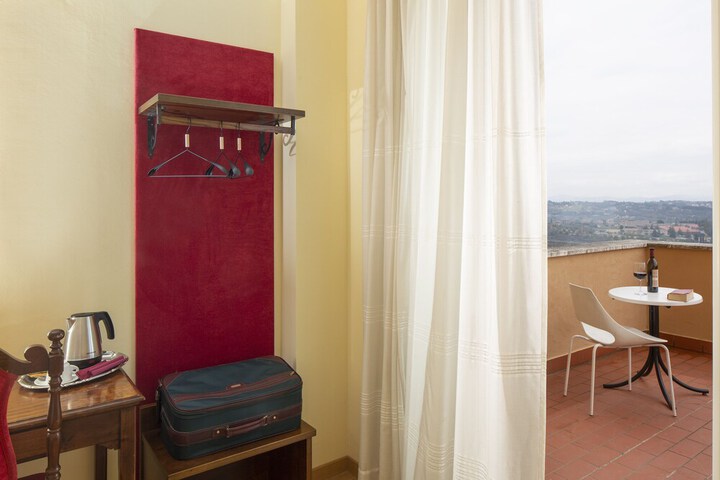 Room 16 of 79