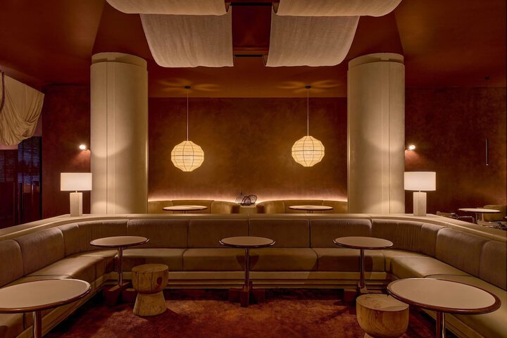 Lounge 136 of 154