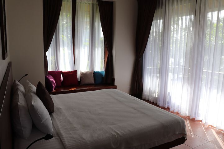 Room 7 of 120