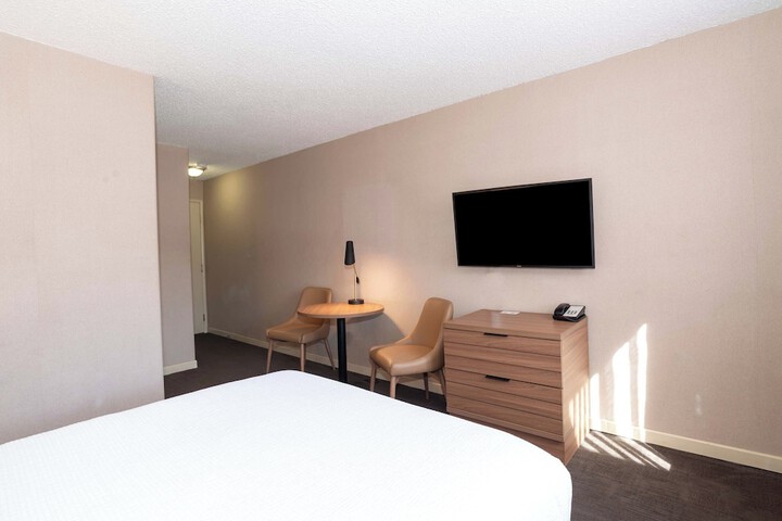 Room 11 of 36