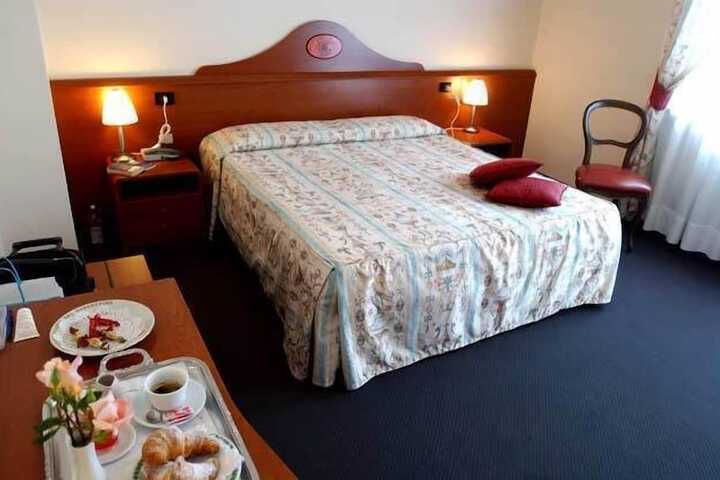 Room 8 of 19