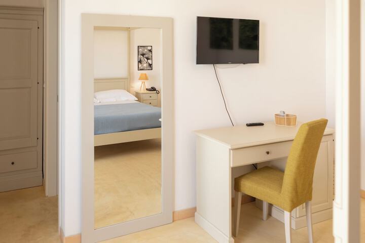 Room 13 of 44