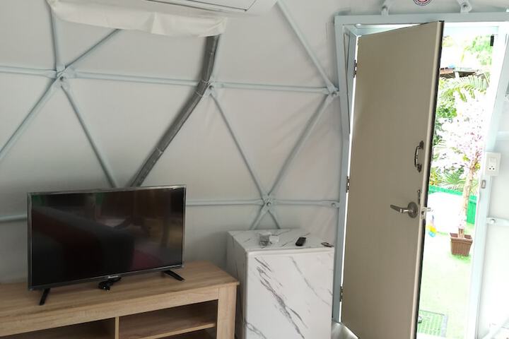 Room 33 of 67