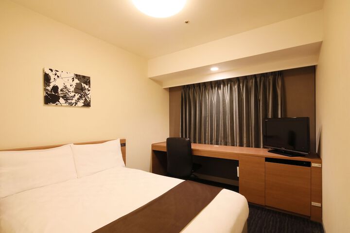 Room 13 of 93