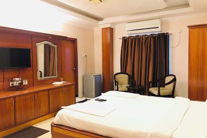 Room 9 of 12