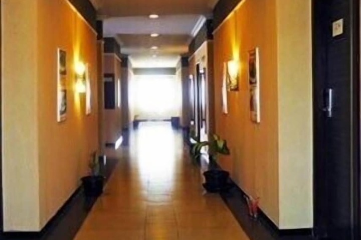 Ballroom/Hall 27 of 34