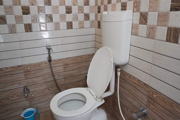 Room 16 of 18