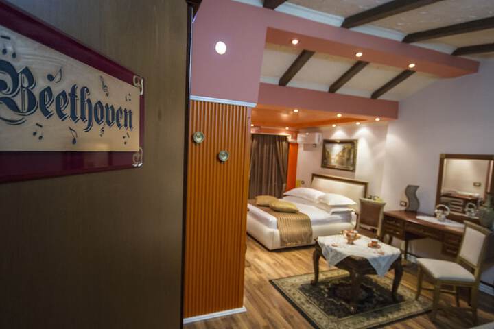 Room 16 of 40