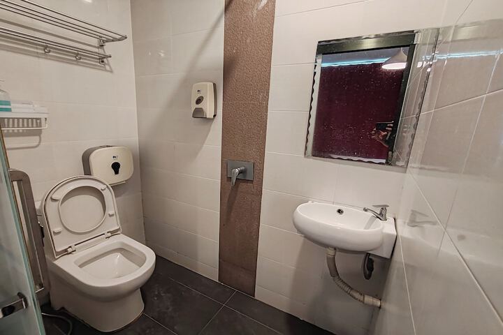 Room 35 of 48