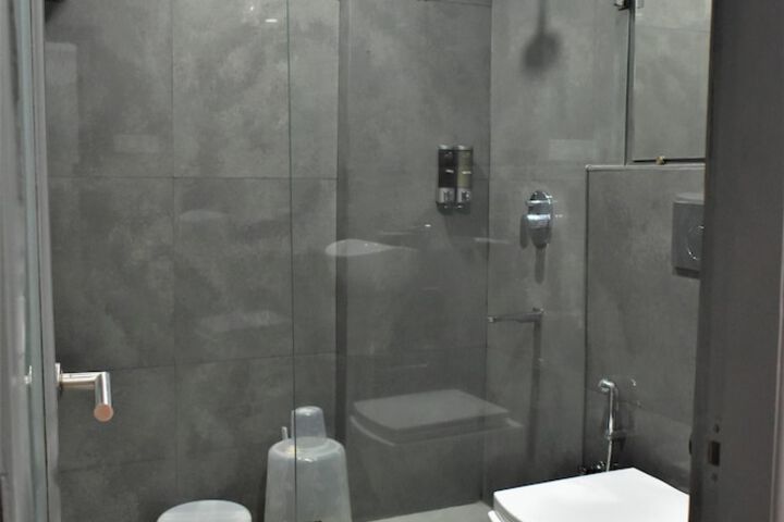 Room 28 of 46