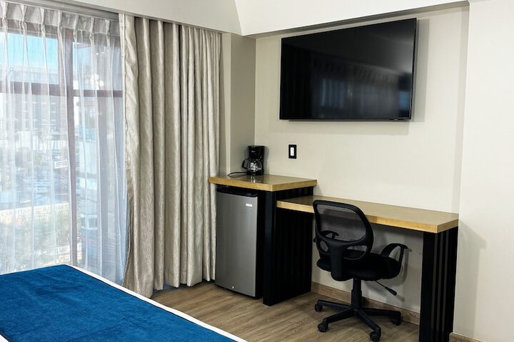 Room 6 of 11
