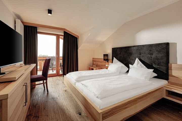 Room 25 of 221
