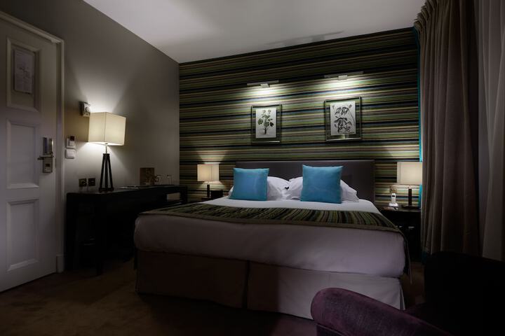 Room 12 of 64