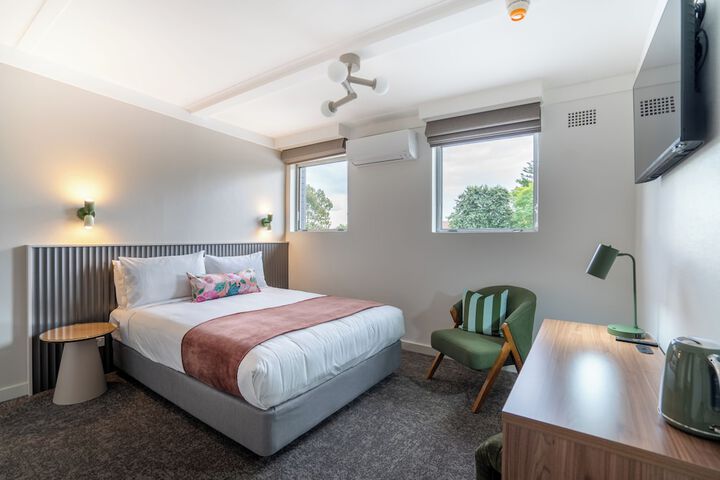 Room 5 of 13