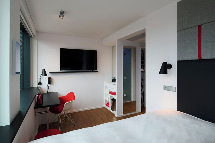 Room 15 of 71