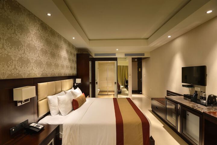Room 4 of 52