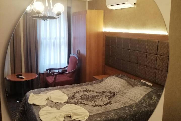 Room 4 of 32