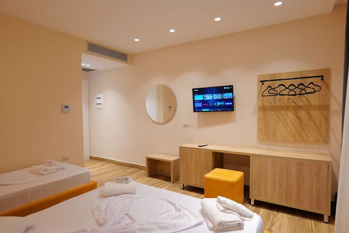 Room 28 of 107