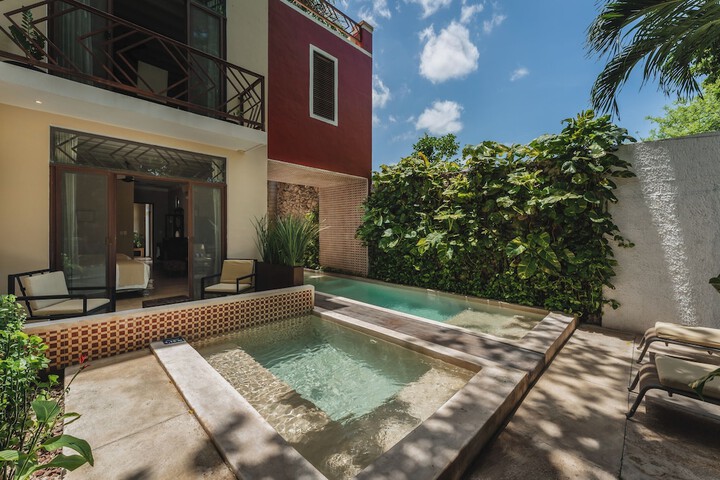 Pool Hotel