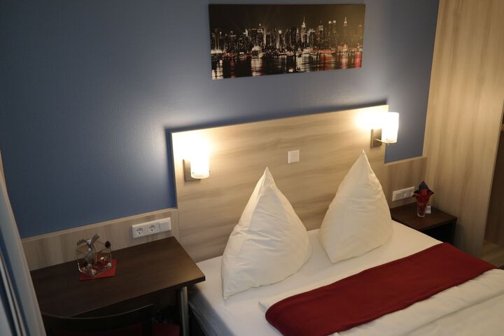 Room 11 of 40