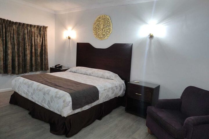 Room 3 of 28
