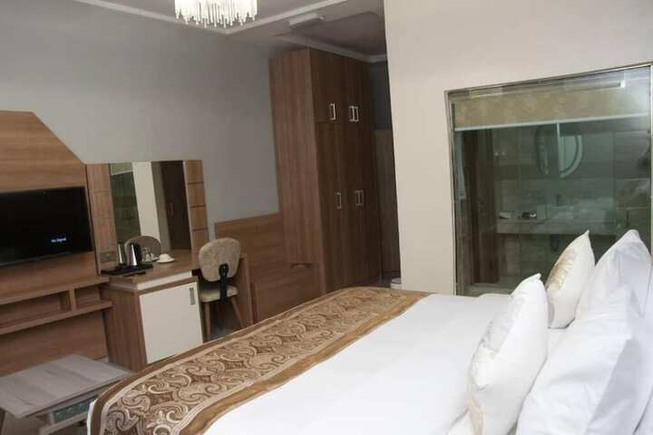 Room 18 of 39