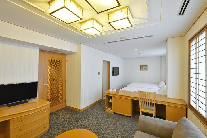 Room 12 of 92