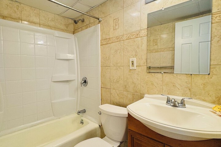 2 Queen Beds and Sofa (9 of 19)