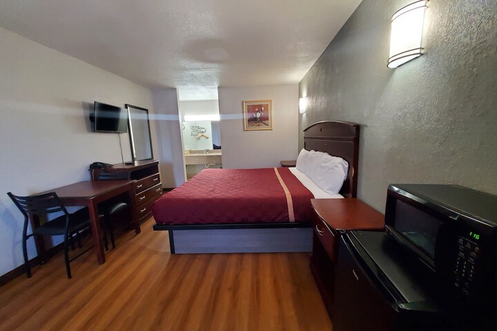 Room 3 of 43