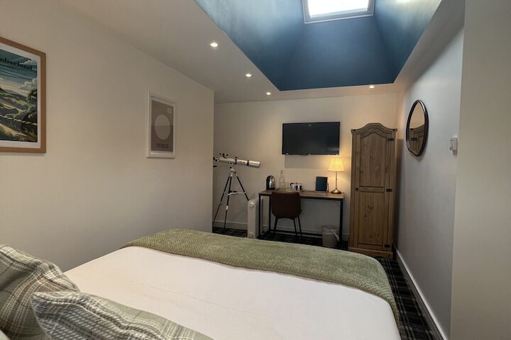 Room 27 of 46