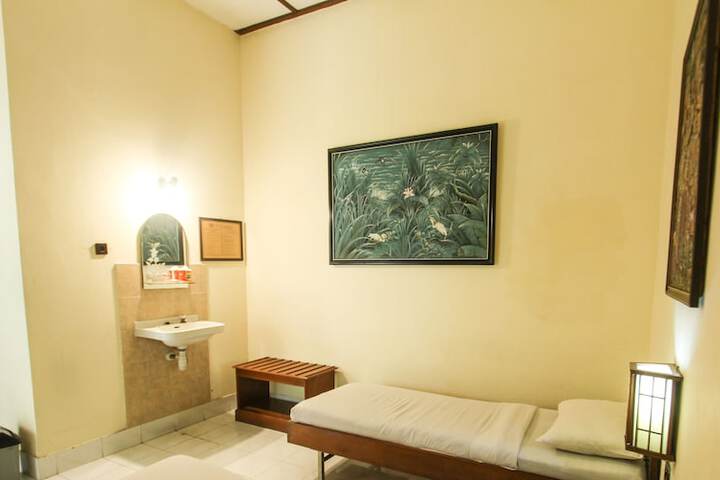 Room 21 of 44