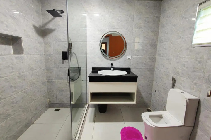 Room 9 of 26