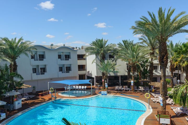 Hotel Pool