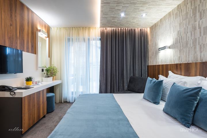 Room 5 of 32