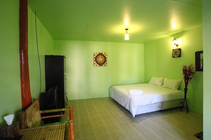 Room 11 of 76