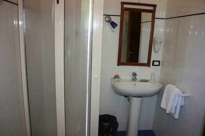 Room 28 of 199