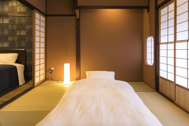 Room 18 of 111