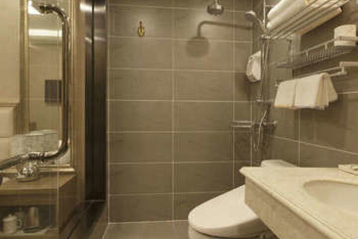 Room 12 of 25