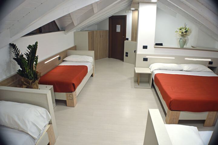 Room 11 of 40