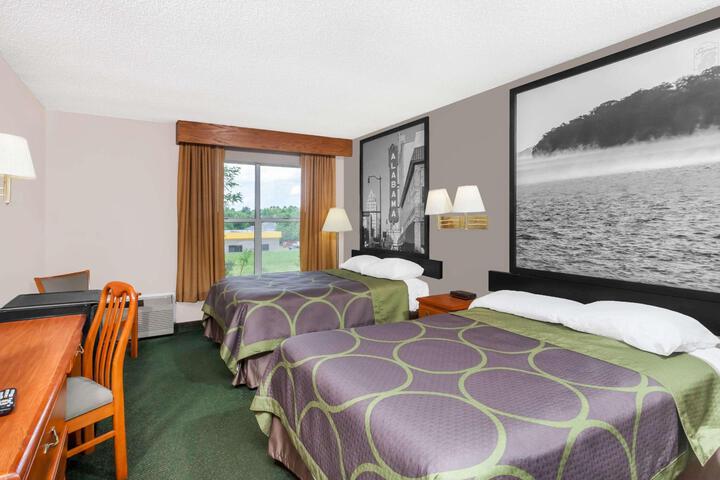 2 Double Beds (4 of 9)