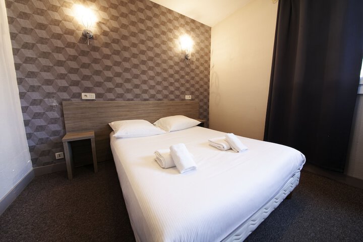 Room 2 of 12