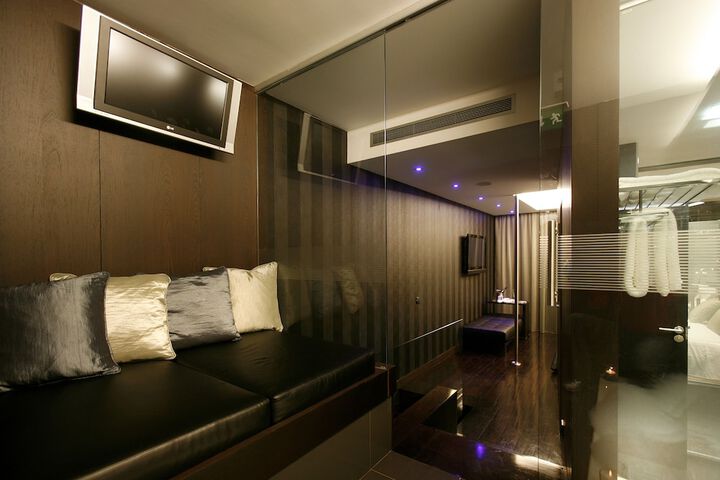 Room 16 of 74