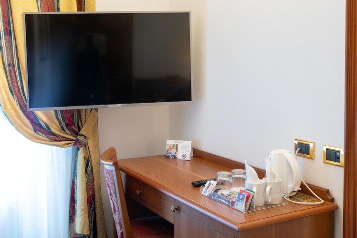 Room 8 of 63